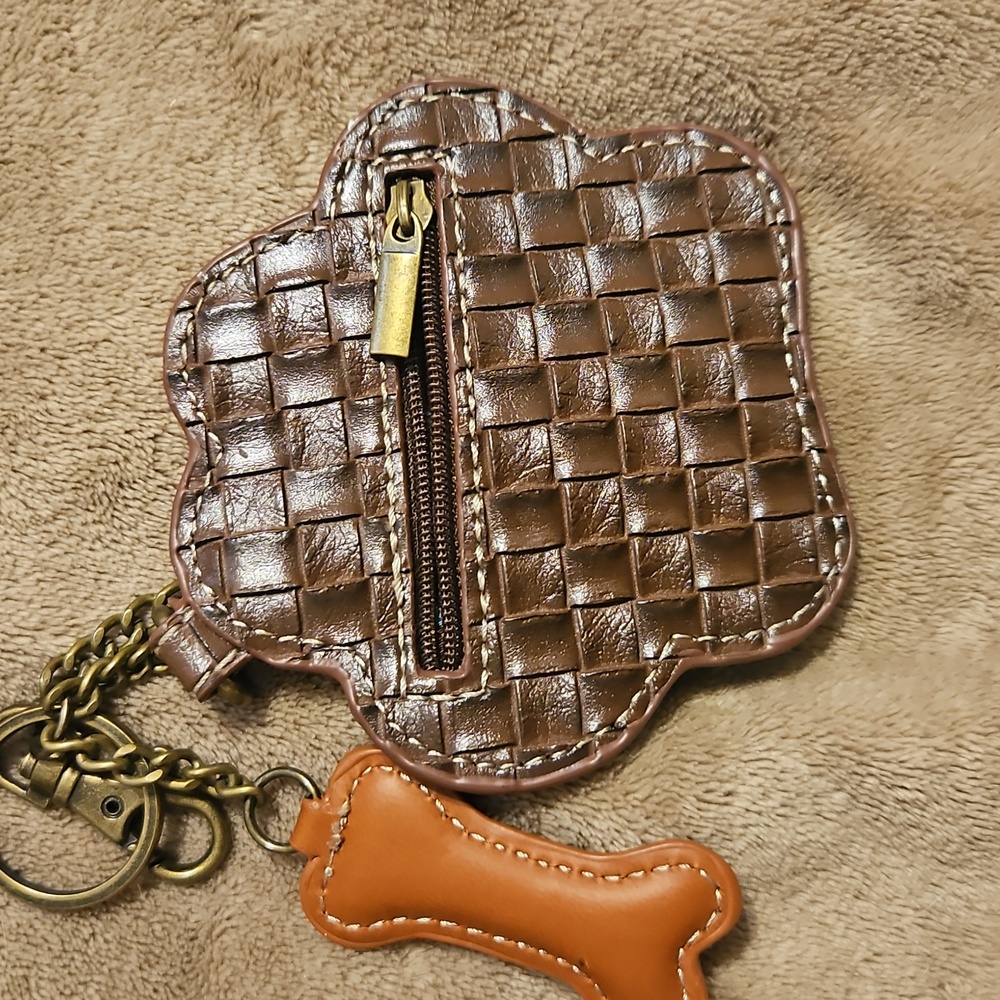 Chala Paw Print Keychain - Black and Tan - Picture 2 of 2